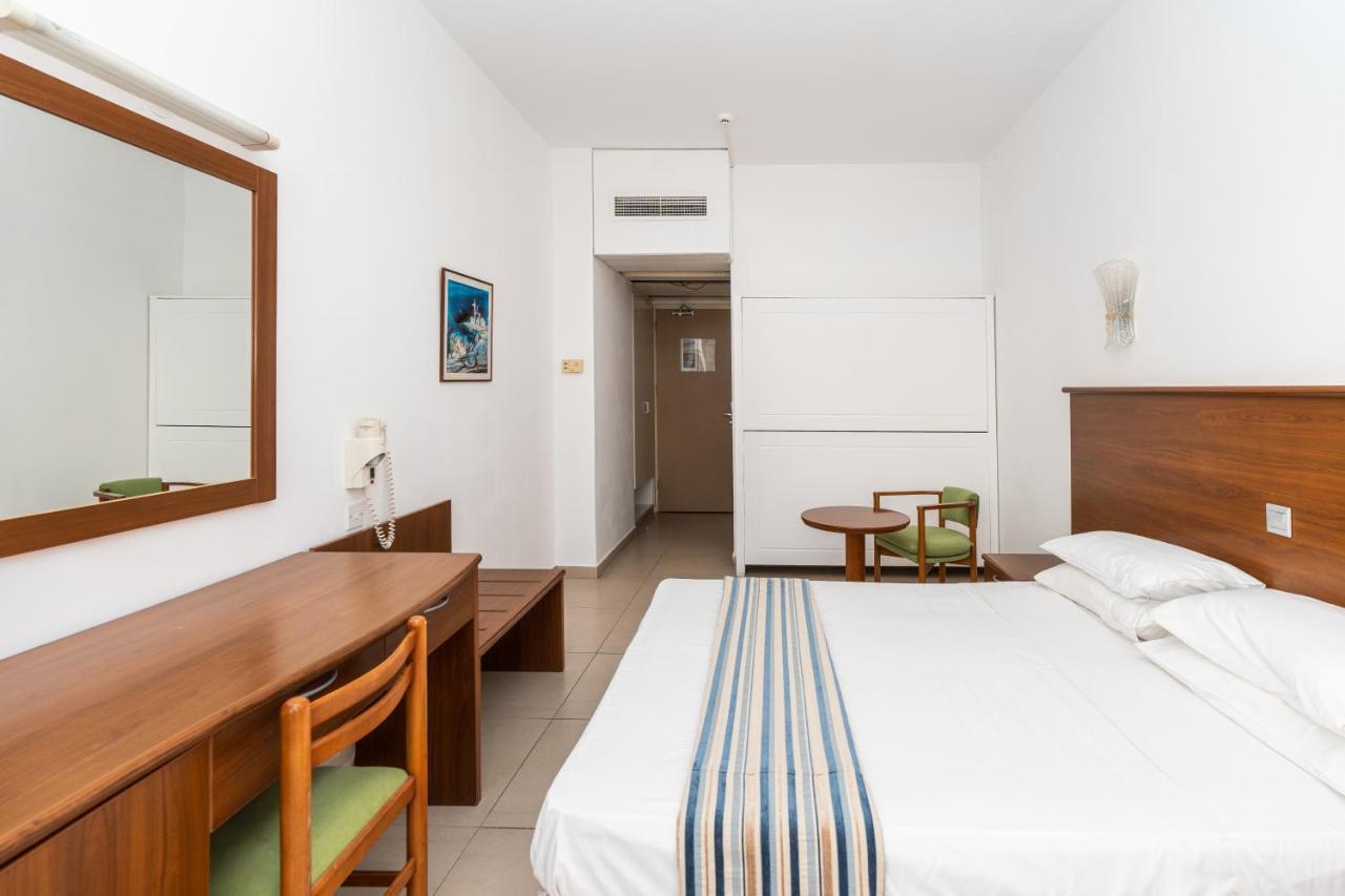 Adelais Bay Hotel Protarász Kültér fotó
