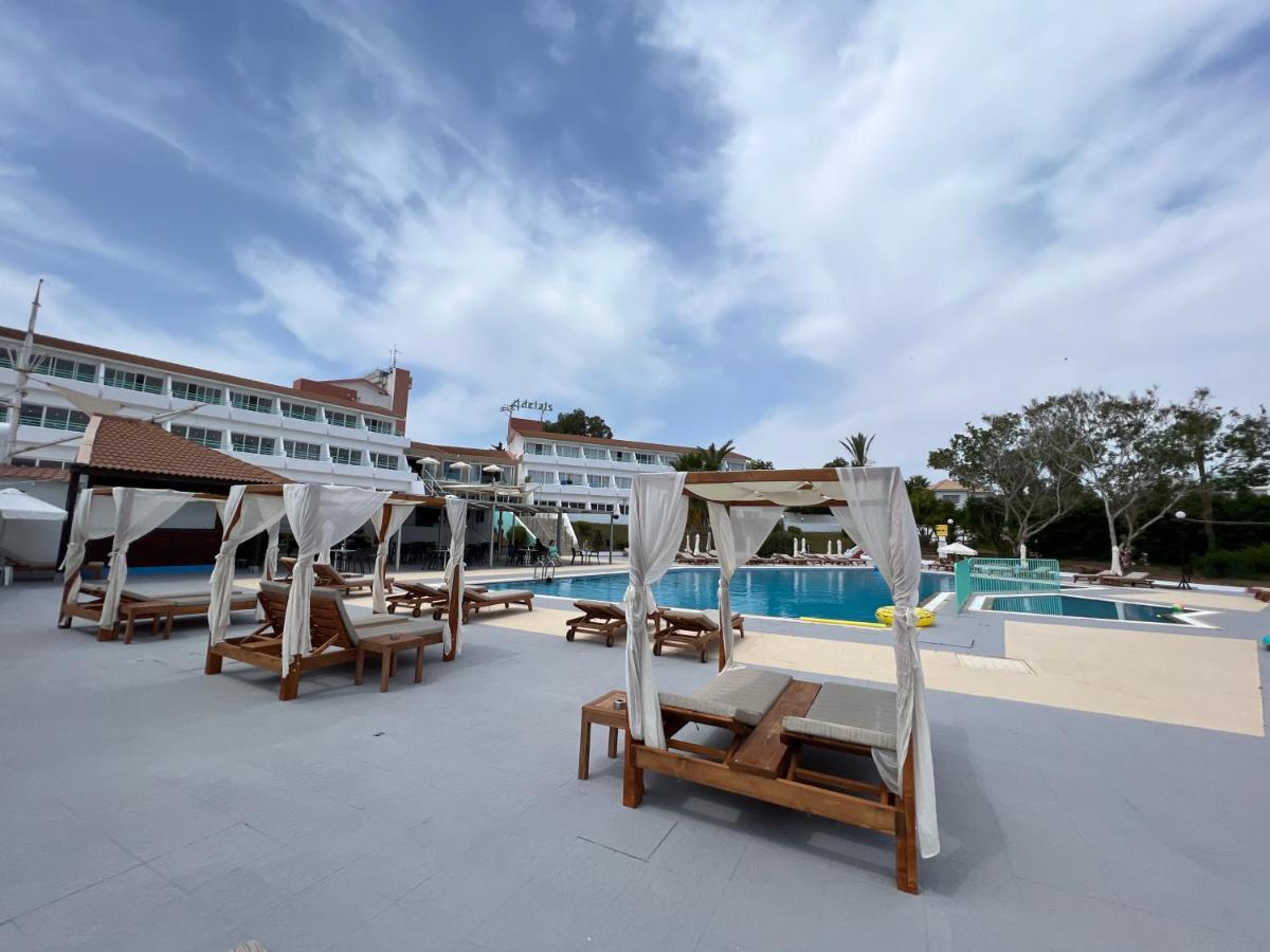 Adelais Bay Hotel Protarász Kültér fotó