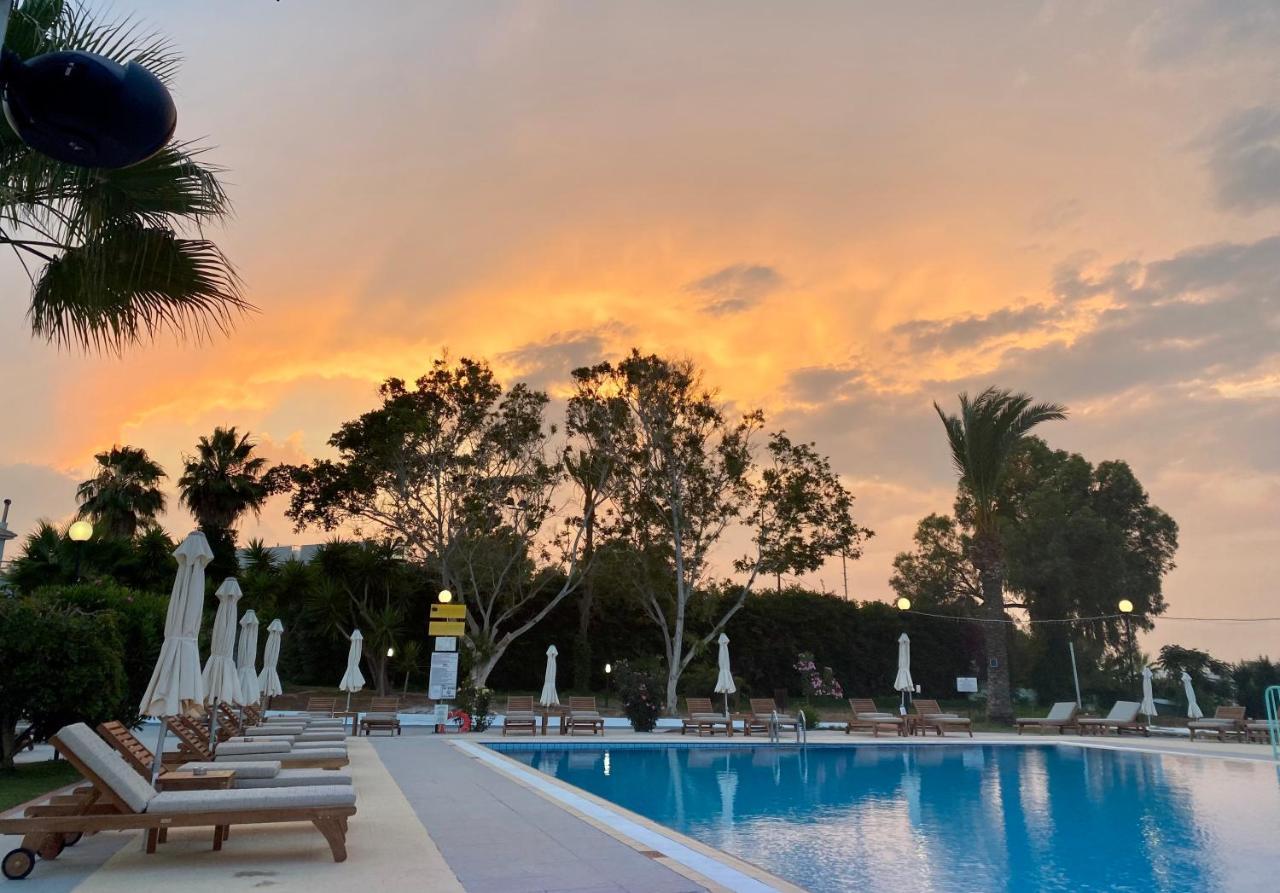 Adelais Bay Hotel Protarász Kültér fotó