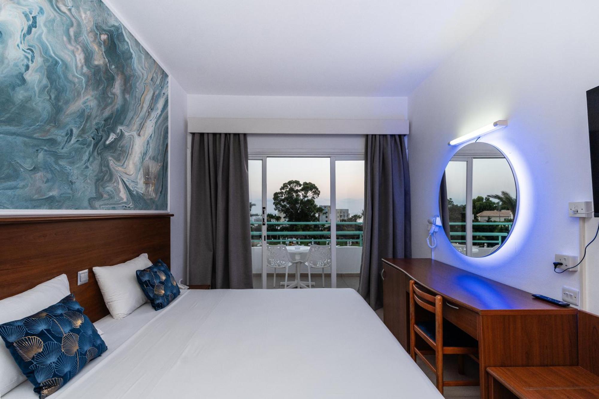 Adelais Bay Hotel Protarász Kültér fotó