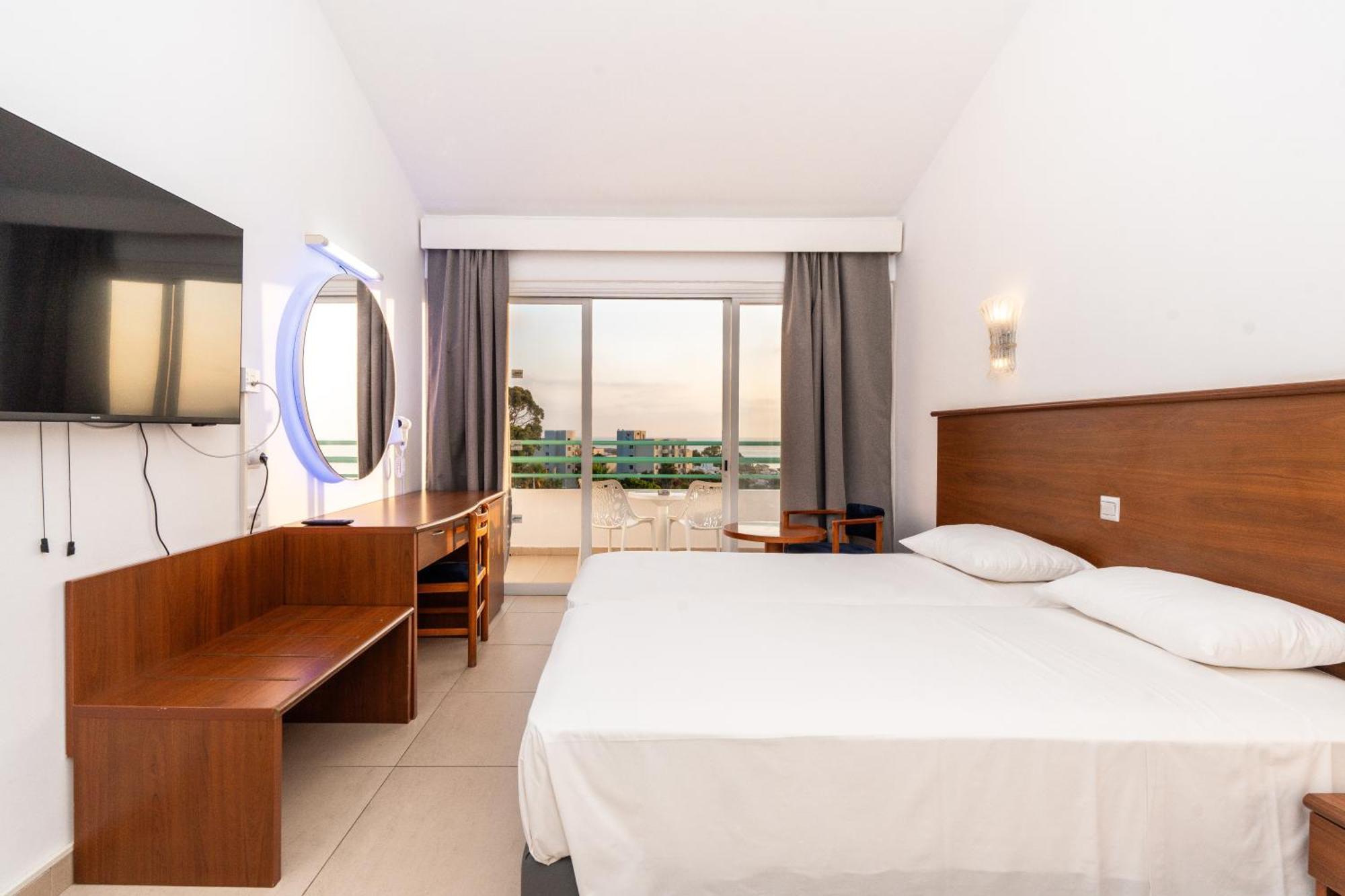 Adelais Bay Hotel Protarász Kültér fotó