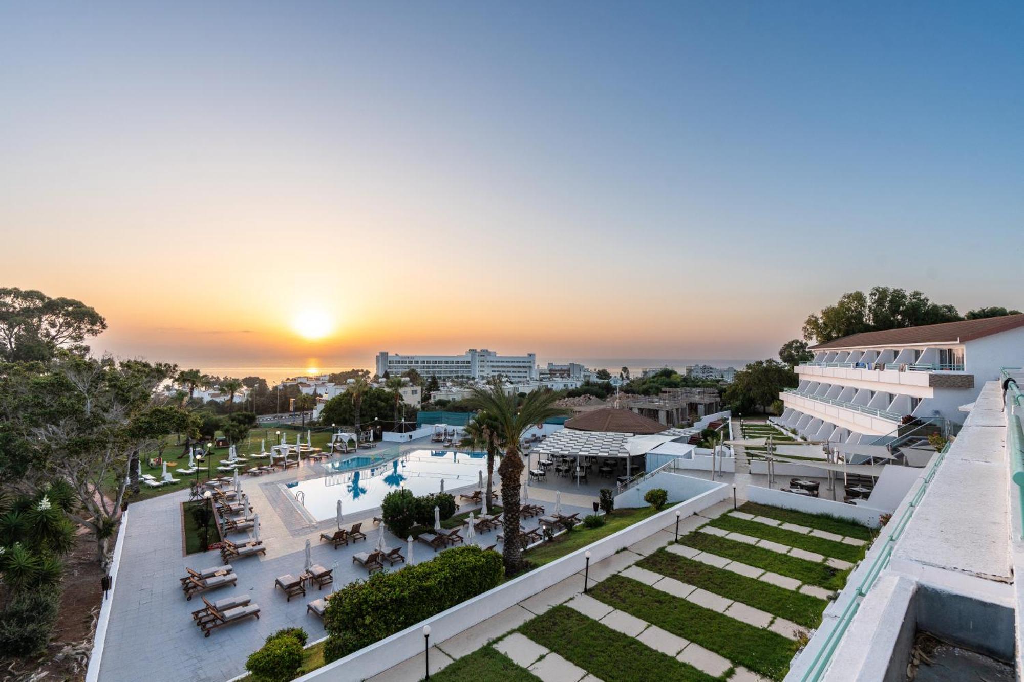 Adelais Bay Hotel Protarász Kültér fotó