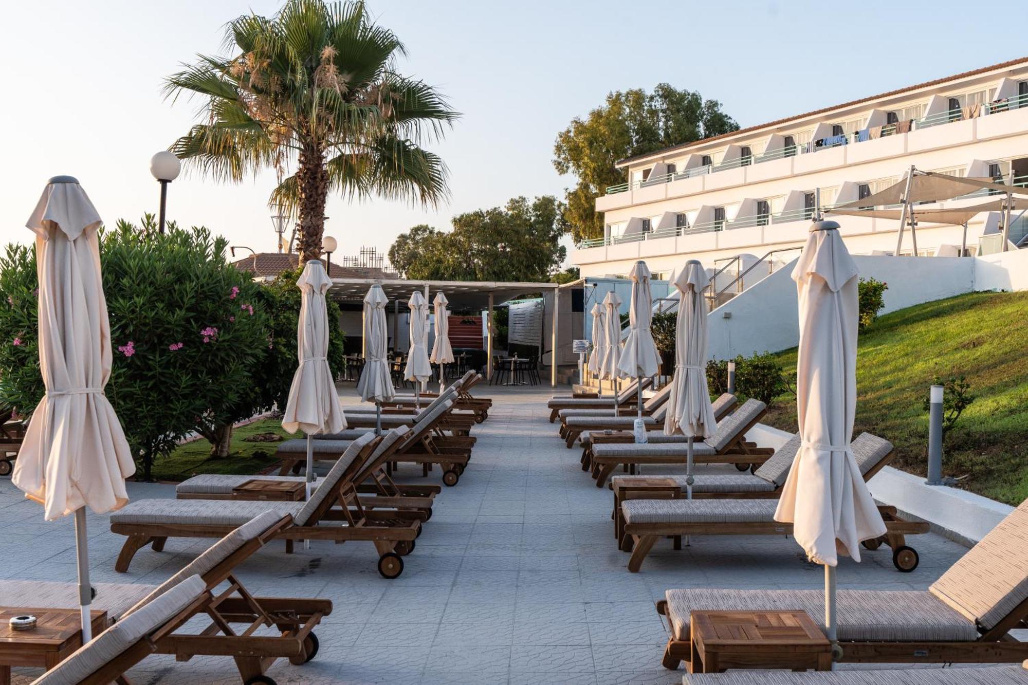Adelais Bay Hotel Protarász Kültér fotó