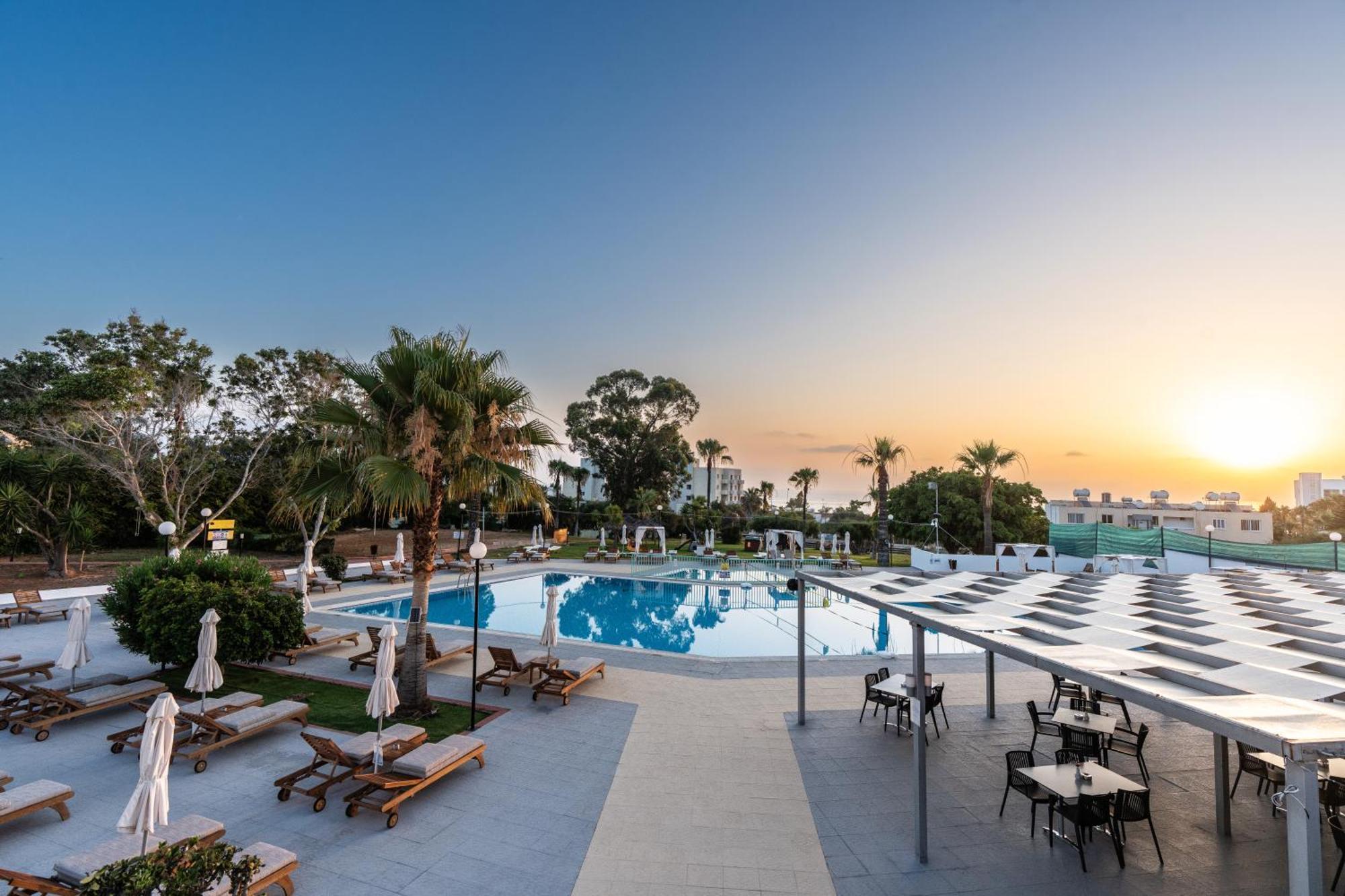 Adelais Bay Hotel Protarász Kültér fotó