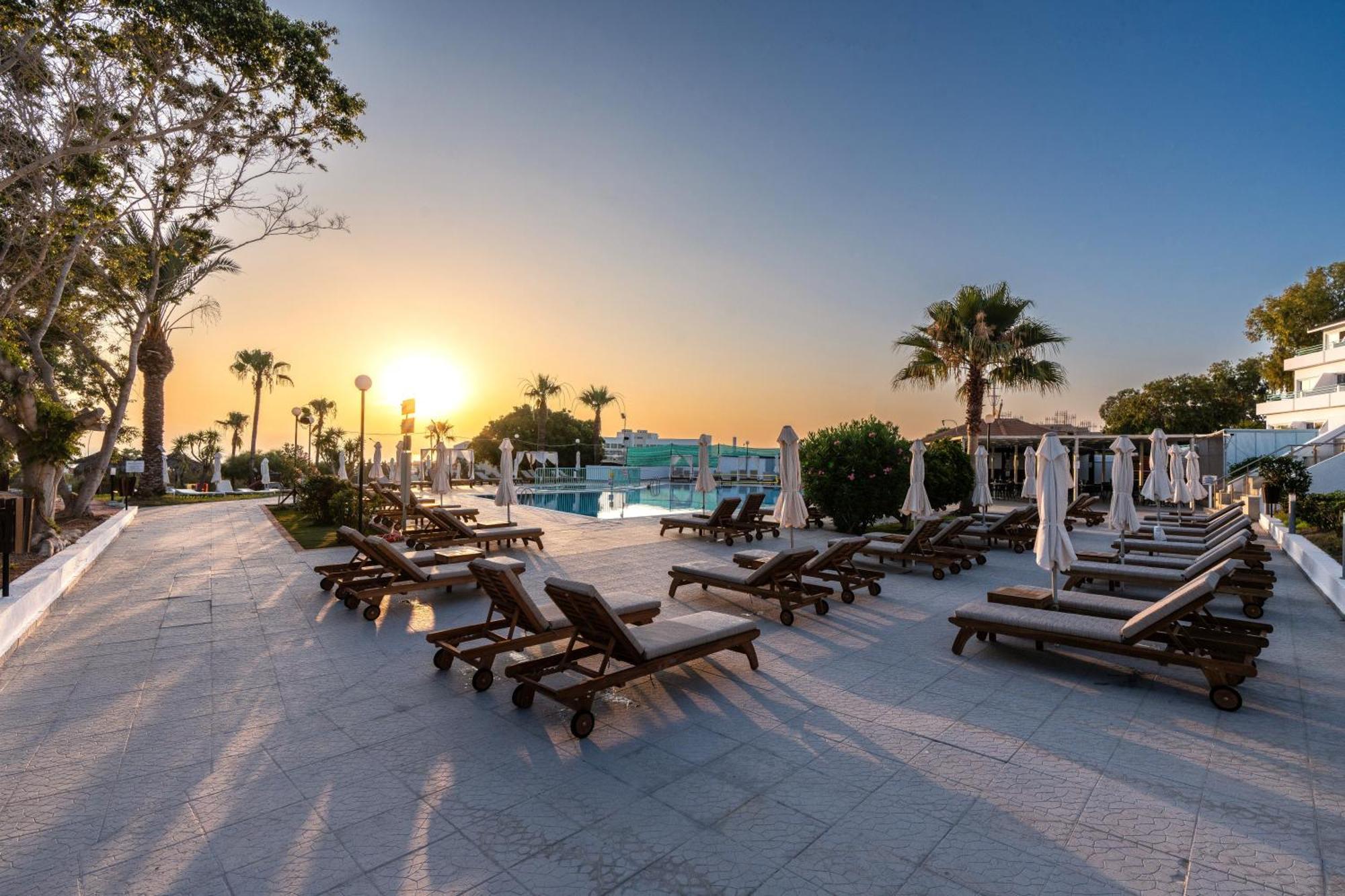 Adelais Bay Hotel Protarász Kültér fotó