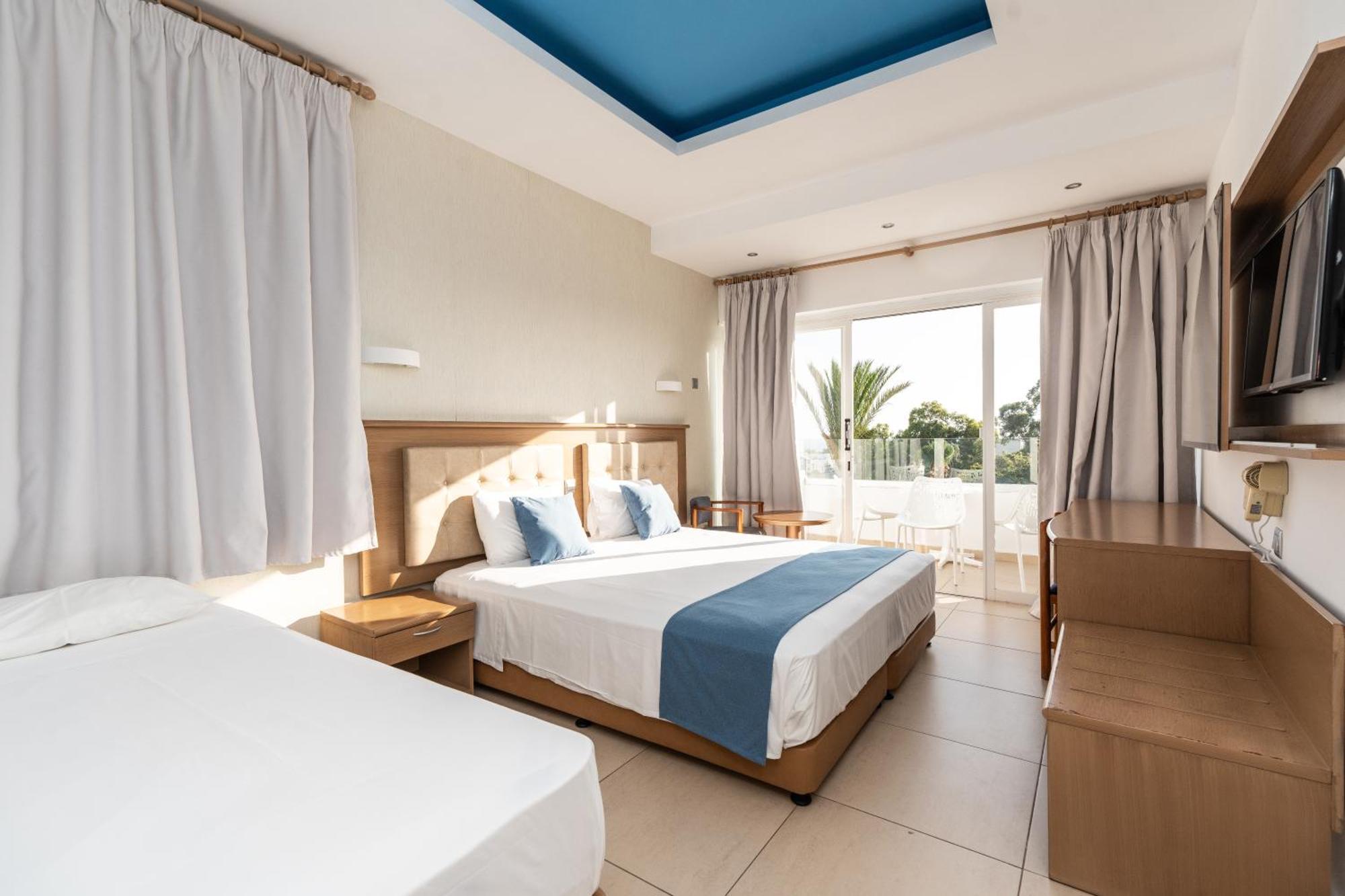 Adelais Bay Hotel Protarász Kültér fotó