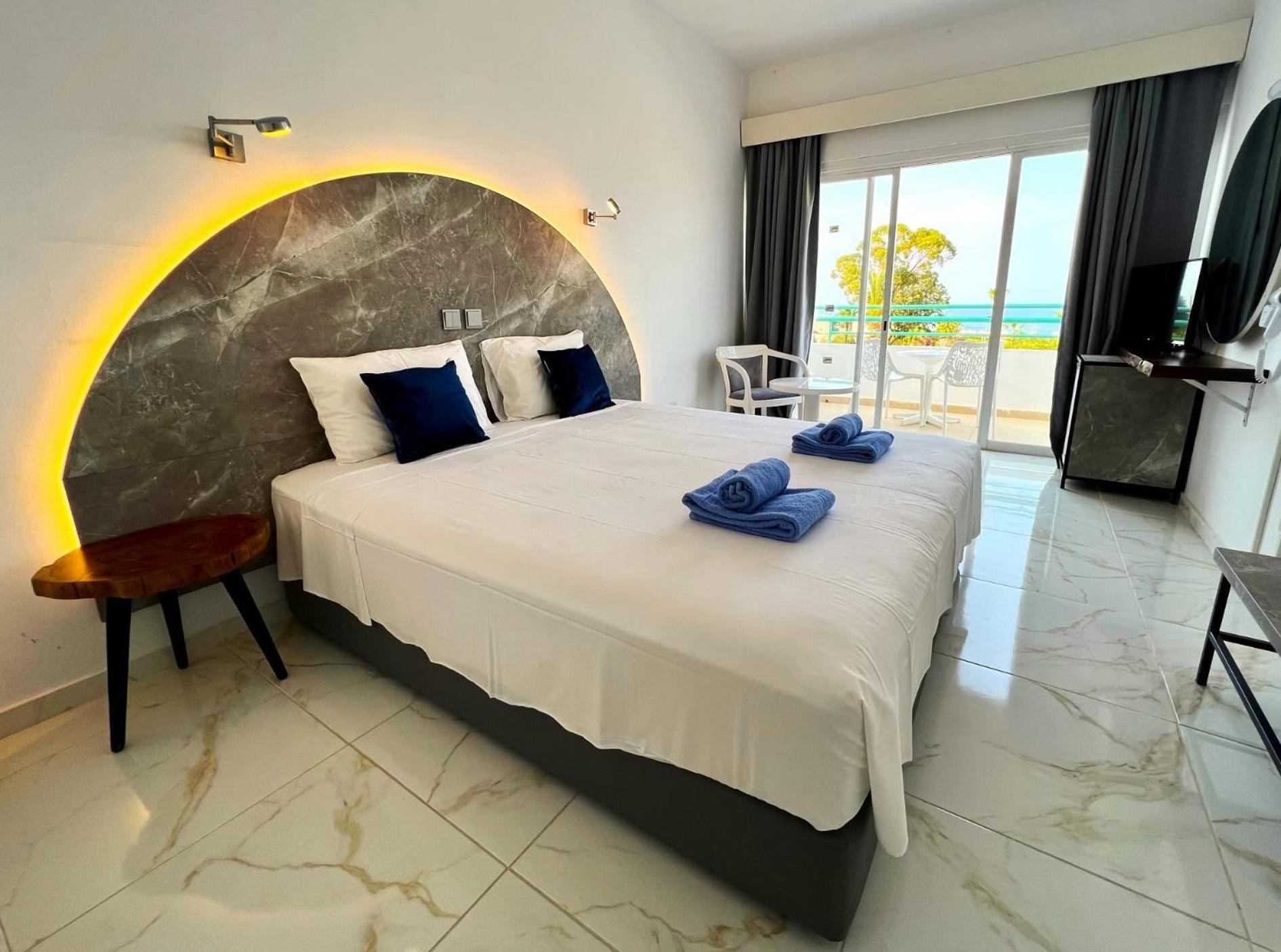 Adelais Bay Hotel Protarász Kültér fotó
