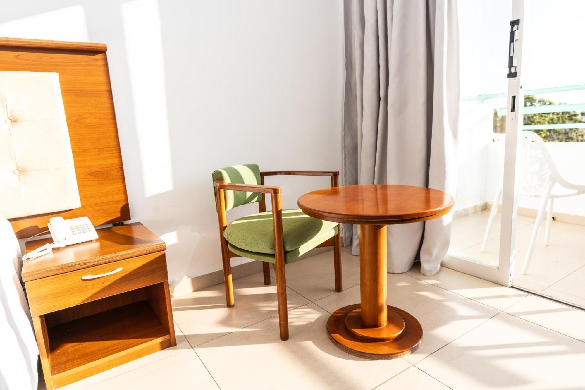 Adelais Bay Hotel Protarász Kültér fotó