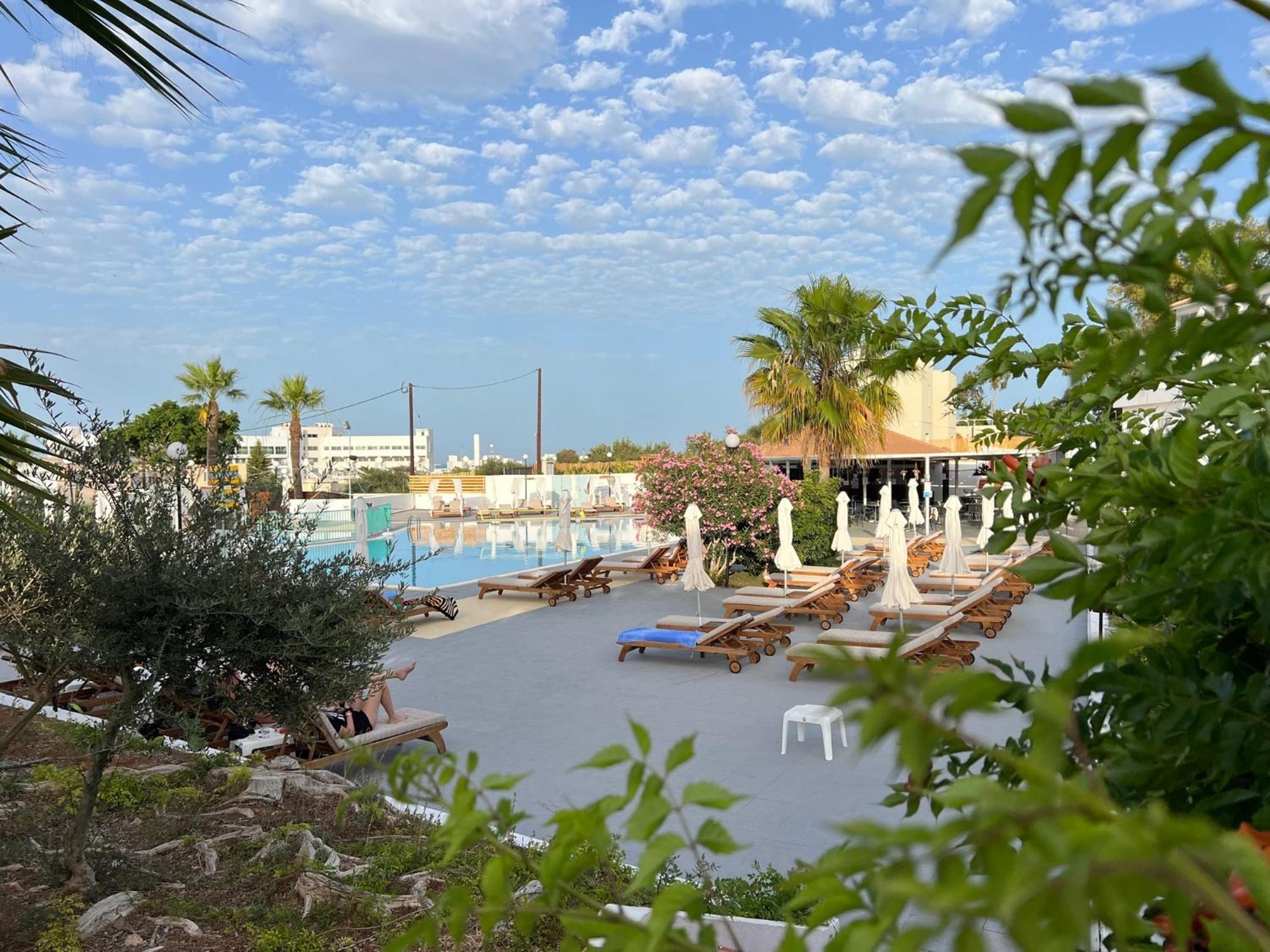 Adelais Bay Hotel Protarász Kültér fotó