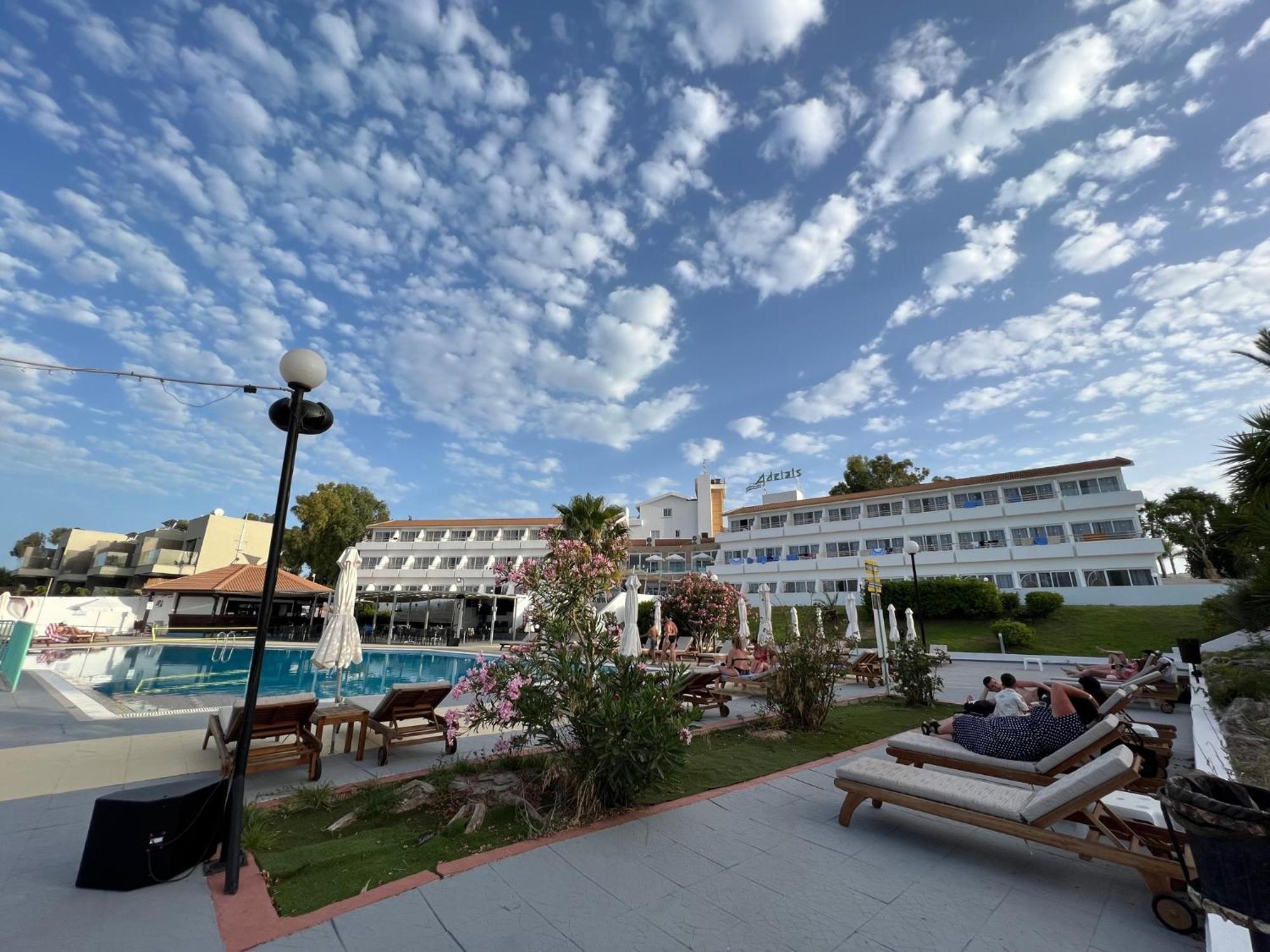 Adelais Bay Hotel Protarász Kültér fotó